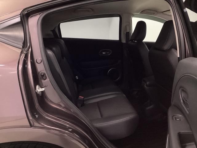 ヴェゼル ハイブリッドＺ・ホンダセンシング　クルコン　バックカメラ　純正ナビ　フルセグ　ＥＴＣ　前後ドラレコ　レーダーサポート　ＤＶＤ再生機能　横滑り防止システム　バックアイカメラ　盗難防止装置　シートヒーター付　スマ－トキ－　ＥＣＯモード（16枚目）