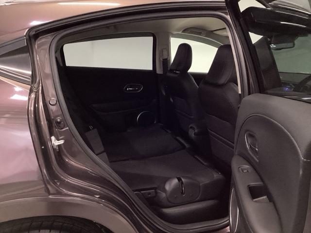 ヴェゼル ハイブリッドＺ・ホンダセンシング　クルコン　バックカメラ　純正ナビ　フルセグ　ＥＴＣ　前後ドラレコ　レーダーサポート　ＤＶＤ再生機能　横滑り防止システム　バックアイカメラ　盗難防止装置　シートヒーター付　スマ－トキ－　ＥＣＯモード（23枚目）