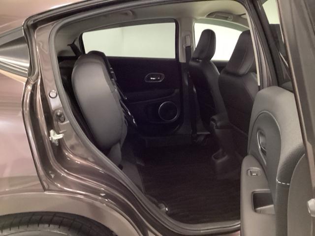 ヴェゼル ハイブリッドＺ・ホンダセンシング　クルコン　バックカメラ　純正ナビ　フルセグ　ＥＴＣ　前後ドラレコ　レーダーサポート　ＤＶＤ再生機能　横滑り防止システム　バックアイカメラ　盗難防止装置　シートヒーター付　スマ－トキ－　ＥＣＯモード（24枚目）