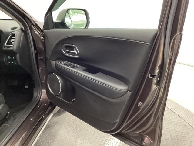 ヴェゼル ハイブリッドＺ・ホンダセンシング　クルコン　バックカメラ　純正ナビ　フルセグ　ＥＴＣ　前後ドラレコ　レーダーサポート　ＤＶＤ再生機能　横滑り防止システム　バックアイカメラ　盗難防止装置　シートヒーター付　スマ－トキ－　ＥＣＯモード（25枚目）