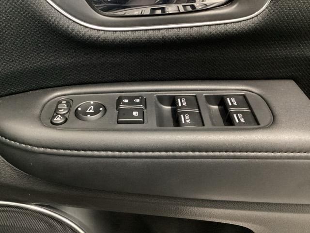 ヴェゼル ハイブリッドＺ・ホンダセンシング　クルコン　バックカメラ　純正ナビ　フルセグ　ＥＴＣ　前後ドラレコ　レーダーサポート　ＤＶＤ再生機能　横滑り防止システム　バックアイカメラ　盗難防止装置　シートヒーター付　スマ－トキ－　ＥＣＯモード（31枚目）