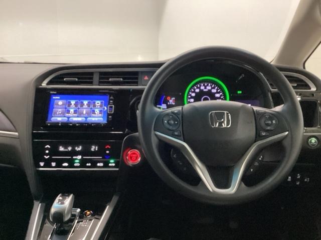 シャトル ハイブリッドホンダセンシング クルコン バックカメラ 純正ナビ フルセグ ETC 前後ドラレコ スマートキープッシュスタート リヤカメラ Dレコ デュアルエアバッグ USB接続 横滑り防止 パワステ 盗難防止 パワーウインドウ(3枚目)