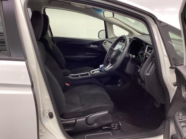 シャトル ハイブリッドホンダセンシング クルコン バックカメラ 純正ナビ フルセグ ETC 前後ドラレコ スマートキープッシュスタート リヤカメラ Dレコ デュアルエアバッグ USB接続 横滑り防止 パワステ 盗難防止 パワーウインドウ(16枚目)