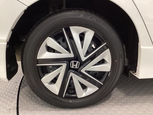 シャトル ハイブリッドホンダセンシング クルコン バックカメラ 純正ナビ フルセグ ETC 前後ドラレコ スマートキープッシュスタート リヤカメラ Dレコ デュアルエアバッグ USB接続 横滑り防止 パワステ 盗難防止 パワーウインドウ(19枚目)