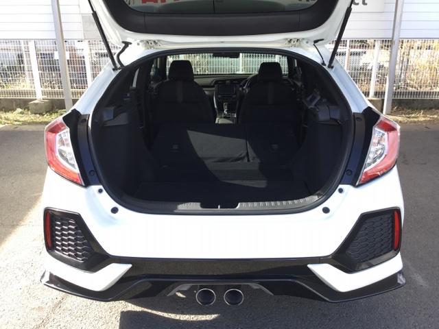 シビック ハッチバック　パドルシフト　純正ナビ　フルセグ　シートヒーター　盗難防止装置　Ｂモニター　横滑防止　ＬＥＤライト　スマートキー　ＡＡＣ　ナビ・ＴＶ　ドラレコ　サイドカーテンエアバック　ＥＴＣ　オートクルーズ　ＡＢＳ（10枚目）