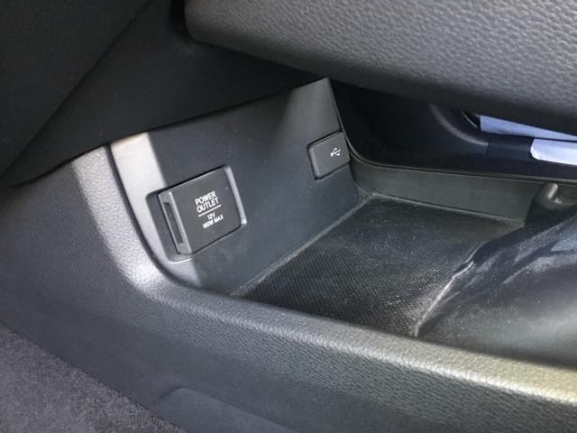 シビック ハッチバック　パドルシフト　純正ナビ　フルセグ　シートヒーター　盗難防止装置　Ｂモニター　横滑防止　ＬＥＤライト　スマートキー　ＡＡＣ　ナビ・ＴＶ　ドラレコ　サイドカーテンエアバック　ＥＴＣ　オートクルーズ　ＡＢＳ（22枚目）