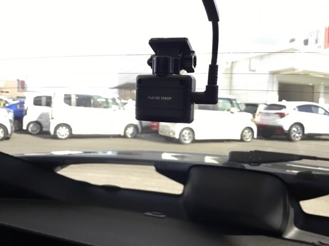 シビック ハッチバック　パドルシフト　純正ナビ　フルセグ　シートヒーター　盗難防止装置　Ｂモニター　横滑防止　ＬＥＤライト　スマートキー　ＡＡＣ　ナビ・ＴＶ　ドラレコ　サイドカーテンエアバック　ＥＴＣ　オートクルーズ　ＡＢＳ（24枚目）