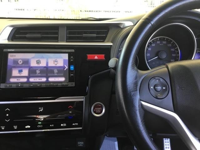 フィット 13G・Fパッケージ バックカメラ 純正ナビ フルセグ ドラレコ 社外AW イモビ DVD再生可能 スマ-トキ- VSA 地デジTV 助手席エアバッグ Rカメラ オートエアコン エアバック PS キ-フリ- Dレコ PW(3枚目)