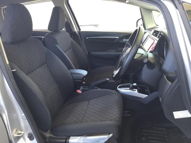 フィット 13G・Fパッケージ バックカメラ 純正ナビ フルセグ ドラレコ 社外AW イモビ DVD再生可能 スマ-トキ- VSA 地デジTV 助手席エアバッグ Rカメラ オートエアコン エアバック PS キ-フリ- Dレコ PW(12枚目)