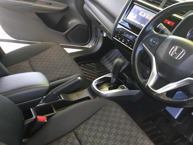 フィット 13G・Fパッケージ バックカメラ 純正ナビ フルセグ ドラレコ 社外AW イモビ DVD再生可能 スマ-トキ- VSA 地デジTV 助手席エアバッグ Rカメラ オートエアコン エアバック PS キ-フリ- Dレコ PW(19枚目)