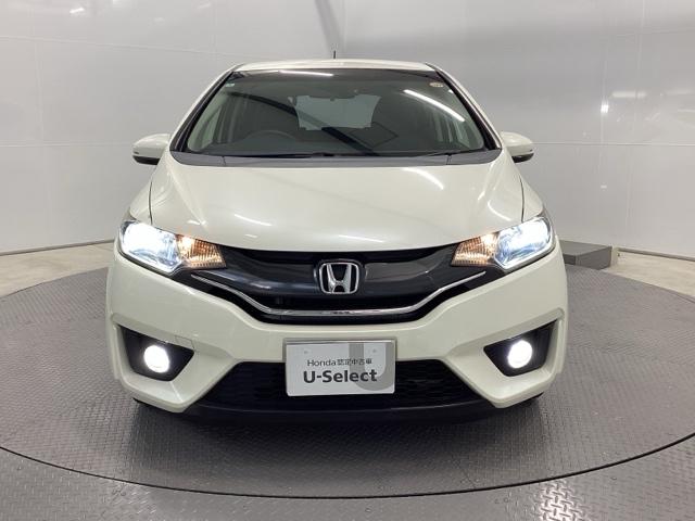 フィット １３Ｇ・Ｆパッケージ　バックカメラ　純正ナビ　ワンセグ　ＥＴＣ　イモビ　ＤＶＤ再生可能　スマ－トキ－　ＶＳＡ　助手席エアバッグ　Ｒカメラ　オートエアコン　エアバック　ＰＳ　キ－フリ－　１セグ　ＰＷ　ＡＢＳ　ＴＶナビ（6枚目）