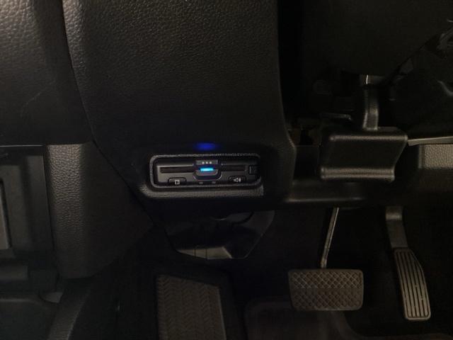 フィット １３Ｇ・Ｆパッケージ　バックカメラ　純正ナビ　ワンセグ　ＥＴＣ　イモビ　ＤＶＤ再生可能　スマ－トキ－　ＶＳＡ　助手席エアバッグ　Ｒカメラ　オートエアコン　エアバック　ＰＳ　キ－フリ－　１セグ　ＰＷ　ＡＢＳ　ＴＶナビ（12枚目）