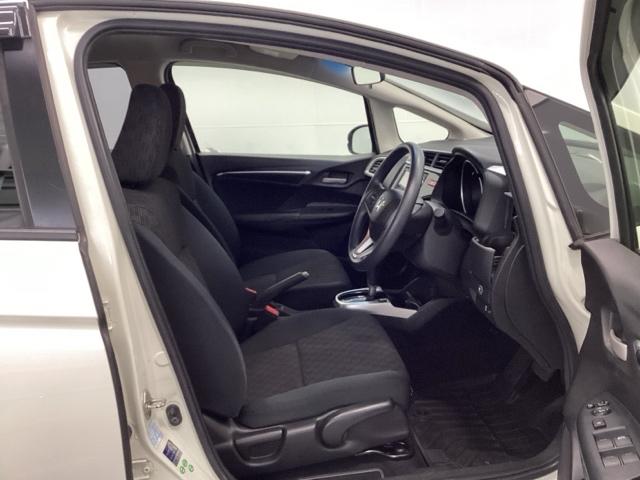 フィット １３Ｇ・Ｆパッケージ　バックカメラ　純正ナビ　ワンセグ　ＥＴＣ　イモビ　ＤＶＤ再生可能　スマ－トキ－　ＶＳＡ　助手席エアバッグ　Ｒカメラ　オートエアコン　エアバック　ＰＳ　キ－フリ－　１セグ　ＰＷ　ＡＢＳ　ＴＶナビ（13枚目）