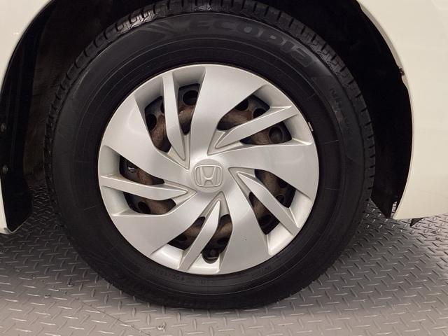 フィット １３Ｇ・Ｆパッケージ　バックカメラ　純正ナビ　ワンセグ　ＥＴＣ　イモビ　ＤＶＤ再生可能　スマ－トキ－　ＶＳＡ　助手席エアバッグ　Ｒカメラ　オートエアコン　エアバック　ＰＳ　キ－フリ－　１セグ　ＰＷ　ＡＢＳ　ＴＶナビ（16枚目）