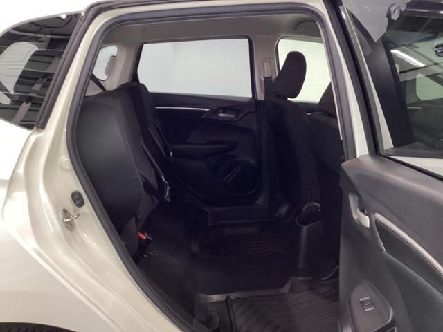 フィット １３Ｇ・Ｆパッケージ　バックカメラ　純正ナビ　ワンセグ　ＥＴＣ　イモビ　ＤＶＤ再生可能　スマ－トキ－　ＶＳＡ　助手席エアバッグ　Ｒカメラ　オートエアコン　エアバック　ＰＳ　キ－フリ－　１セグ　ＰＷ　ＡＢＳ　ＴＶナビ（21枚目）