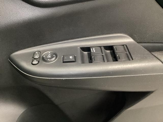 フィット １３Ｇ・Ｆパッケージ　バックカメラ　純正ナビ　ワンセグ　ＥＴＣ　イモビ　ＤＶＤ再生可能　スマ－トキ－　ＶＳＡ　助手席エアバッグ　Ｒカメラ　オートエアコン　エアバック　ＰＳ　キ－フリ－　１セグ　ＰＷ　ＡＢＳ　ＴＶナビ（22枚目）