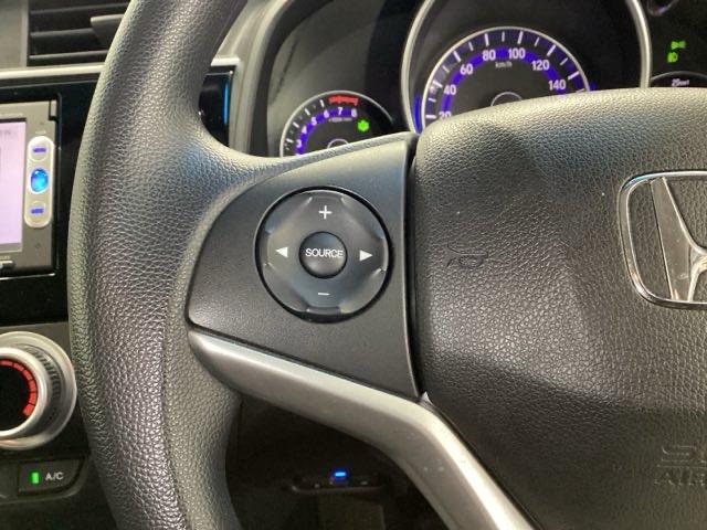 フィット １３Ｇ・Ｆパッケージ　バックカメラ　純正ナビ　ワンセグ　ＥＴＣ　イモビ　ＤＶＤ再生可能　スマ－トキ－　ＶＳＡ　助手席エアバッグ　Ｒカメラ　オートエアコン　エアバック　ＰＳ　キ－フリ－　１セグ　ＰＷ　ＡＢＳ　ＴＶナビ（23枚目）