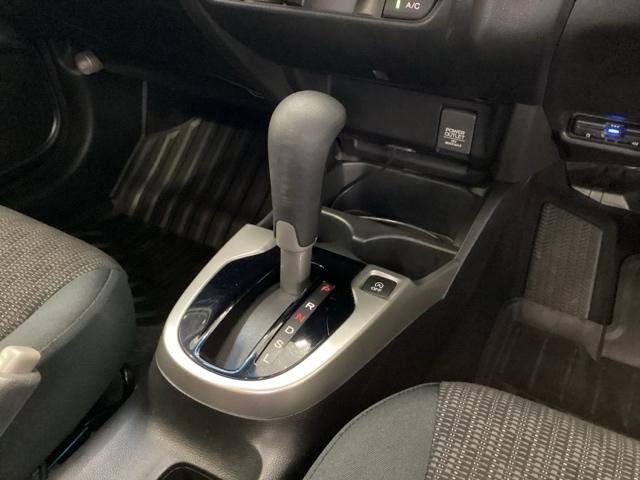 フィット １３Ｇ・Ｆパッケージ　バックカメラ　純正ナビ　ワンセグ　ＥＴＣ　イモビ　ＤＶＤ再生可能　スマ－トキ－　ＶＳＡ　助手席エアバッグ　Ｒカメラ　オートエアコン　エアバック　ＰＳ　キ－フリ－　１セグ　ＰＷ　ＡＢＳ　ＴＶナビ（24枚目）