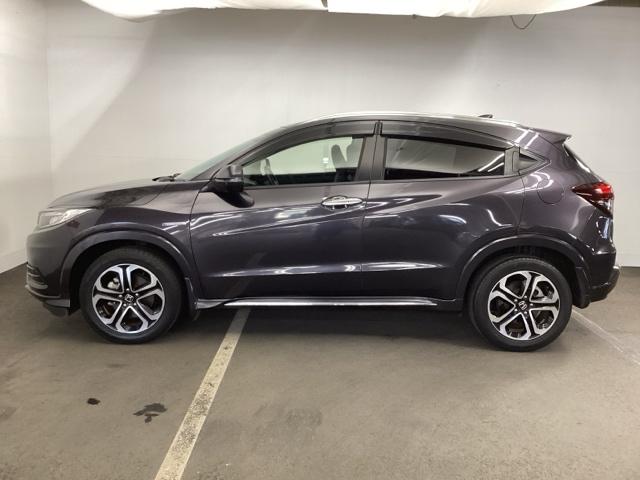 ヴェゼル ハイブリッドＺ・ホンダセンシング　クルコン　純正ナビ　フルセグ　ＥＴＣ　レーダーサポート　ＤＶＤ再生機能　横滑り防止システム　バックアイカメラ　盗難防止装置　シートヒーター付　スマ－トキ－　ＥＣＯモード　パワーウィンド　ＵＳＢ接続（7枚目）