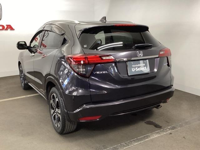 ヴェゼル ハイブリッドＺ・ホンダセンシング　クルコン　純正ナビ　フルセグ　ＥＴＣ　レーダーサポート　ＤＶＤ再生機能　横滑り防止システム　バックアイカメラ　盗難防止装置　シートヒーター付　スマ－トキ－　ＥＣＯモード　パワーウィンド　ＵＳＢ接続（8枚目）