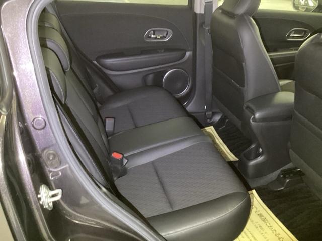 ヴェゼル ハイブリッドＺ・ホンダセンシング　クルコン　純正ナビ　フルセグ　ＥＴＣ　レーダーサポート　ＤＶＤ再生機能　横滑り防止システム　バックアイカメラ　盗難防止装置　シートヒーター付　スマ－トキ－　ＥＣＯモード　パワーウィンド　ＵＳＢ接続（12枚目）