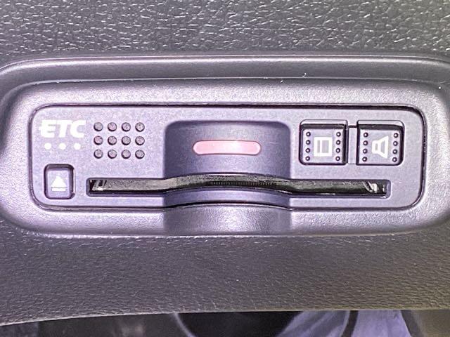 ヴェゼル ハイブリッドＺ・ホンダセンシング　クルコン　純正ナビ　フルセグ　ＥＴＣ　レーダーサポート　ＤＶＤ再生機能　横滑り防止システム　バックアイカメラ　盗難防止装置　シートヒーター付　スマ－トキ－　ＥＣＯモード　パワーウィンド　ＵＳＢ接続（16枚目）