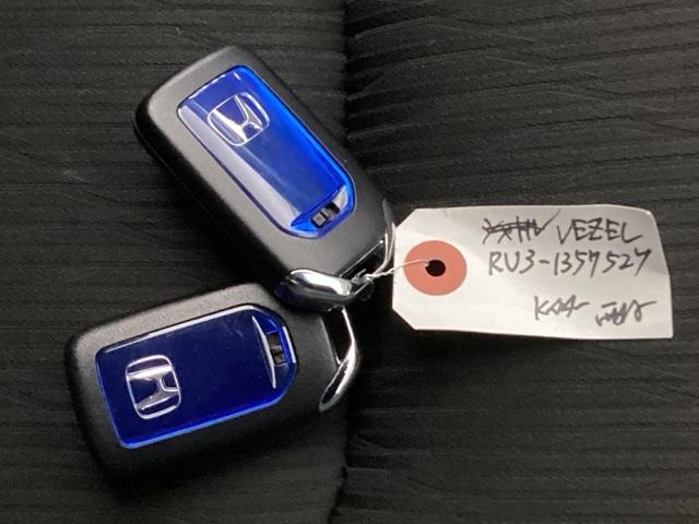 ヴェゼル ハイブリッドＺ・ホンダセンシング　クルコン　純正ナビ　フルセグ　ＥＴＣ　レーダーサポート　ＤＶＤ再生機能　横滑り防止システム　バックアイカメラ　盗難防止装置　シートヒーター付　スマ－トキ－　ＥＣＯモード　パワーウィンド　ＵＳＢ接続（20枚目）