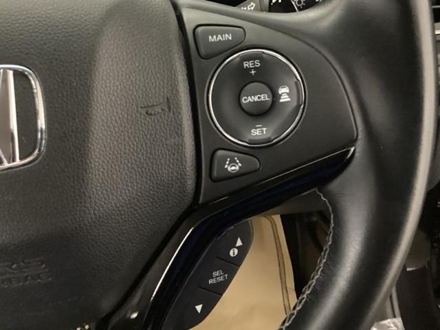 ヴェゼル ハイブリッドＺ・ホンダセンシング　クルコン　純正ナビ　フルセグ　ＥＴＣ　レーダーサポート　ＤＶＤ再生機能　横滑り防止システム　バックアイカメラ　盗難防止装置　シートヒーター付　スマ－トキ－　ＥＣＯモード　パワーウィンド　ＵＳＢ接続（23枚目）