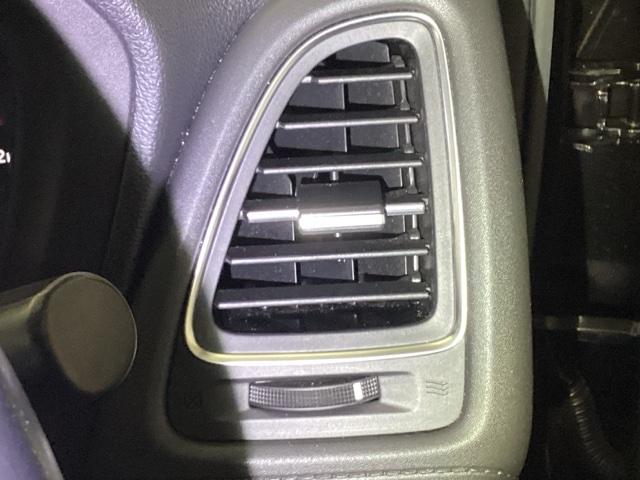 ヴェゼル ハイブリッドＺ・ホンダセンシング　クルコン　純正ナビ　フルセグ　ＥＴＣ　レーダーサポート　ＤＶＤ再生機能　横滑り防止システム　バックアイカメラ　盗難防止装置　シートヒーター付　スマ－トキ－　ＥＣＯモード　パワーウィンド　ＵＳＢ接続（29枚目）