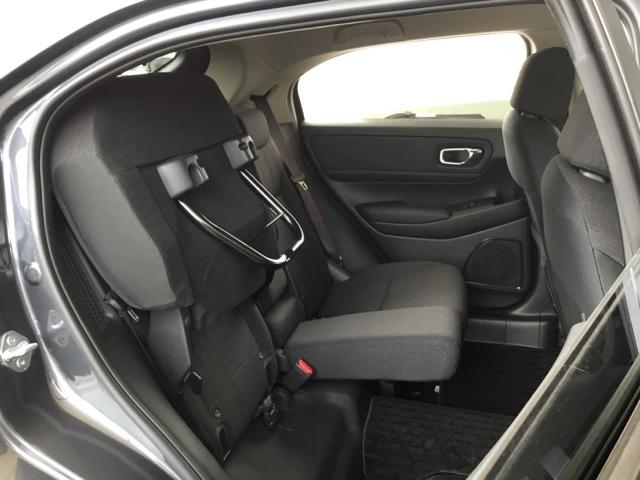 ヴェゼル ｅ：ＨＥＶＸ　ホンダコネクトディスプレイ　ＥＴＣ２．０　前後ドラレコ　前後障害物センサー　ＡＡＣ　イモビライザー　スマ－トキ－　誤発進抑制　ＰＷ　リアカメラ　クルコン　ＥＳＣ　ＥＴＣ装備　キーフリー　ナビＴＶ　ＰＳ（13枚目）