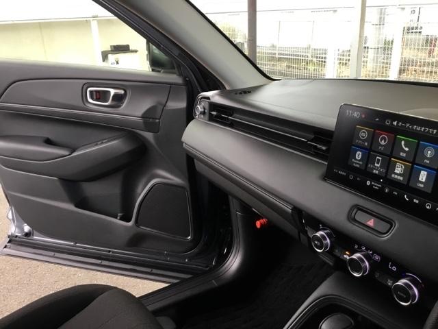 ヴェゼル ｅ：ＨＥＶＸ　ホンダコネクトディスプレイ　ＥＴＣ２．０　前後ドラレコ　前後障害物センサー　ＡＡＣ　イモビライザー　スマ－トキ－　誤発進抑制　ＰＷ　リアカメラ　クルコン　ＥＳＣ　ＥＴＣ装備　キーフリー　ナビＴＶ　ＰＳ（28枚目）