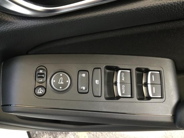 �d���i�[���h�A�~���[�̃X�C�b�`�͉^�]�ȃh�A�ɂ���܂��B