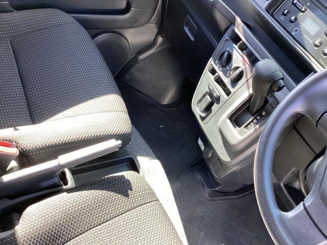 ハイゼットカーゴ クルーズＳＡＩＩＩ　アルミホイール　先進ライト　横滑防止装置　エアバック　エコアイドル　リモコンキー　ＡＢＳ　エアコン　オートライト　記録簿付　パワステ　助手席エアバッグ　インテリジェントクリアランスソナー（12枚目）