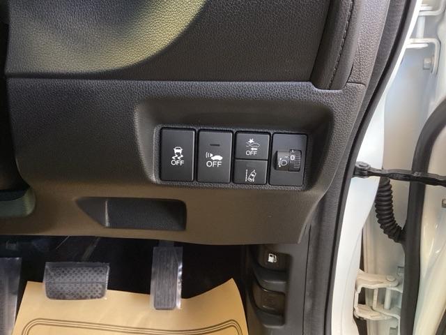 シャトル ハイブリッドホンダセンシング ETC スマートキー デュアルエアバッグ 横滑り防止 パワステ 盗難防止 パワーウインドウ キーレス ABS エコモード オートクルーズ フルオートエアコン 衝突回避ブレーキ 運転席エアバック(16枚目)