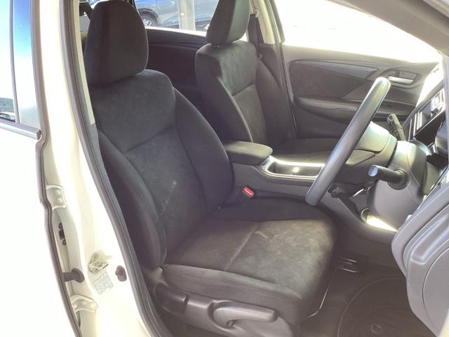 シャトル ハイブリッドホンダセンシング ETC スマートキー デュアルエアバッグ 横滑り防止 パワステ 盗難防止 パワーウインドウ キーレス ABS エコモード オートクルーズ フルオートエアコン 衝突回避ブレーキ 運転席エアバック(19枚目)