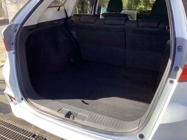 シャトル ハイブリッドホンダセンシング ETC スマートキー デュアルエアバッグ 横滑り防止 パワステ 盗難防止 パワーウインドウ キーレス ABS エコモード オートクルーズ フルオートエアコン 衝突回避ブレーキ 運転席エアバック(21枚目)