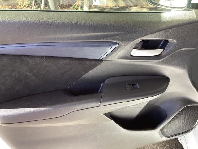 シャトル ハイブリッドホンダセンシング ETC スマートキー デュアルエアバッグ 横滑り防止 パワステ 盗難防止 パワーウインドウ キーレス ABS エコモード オートクルーズ フルオートエアコン 衝突回避ブレーキ 運転席エアバック(37枚目)