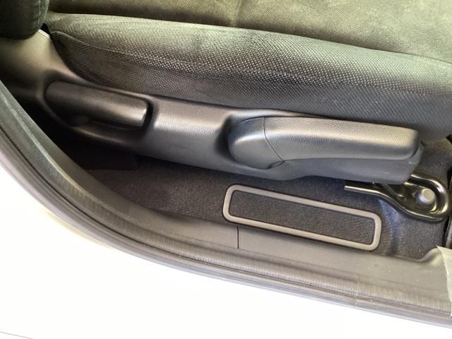 シャトル ハイブリッドホンダセンシング ETC スマートキー デュアルエアバッグ 横滑り防止 パワステ 盗難防止 パワーウインドウ キーレス ABS エコモード オートクルーズ フルオートエアコン 衝突回避ブレーキ 運転席エアバック(47枚目)