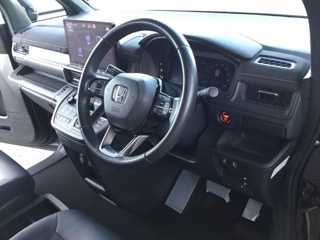 ステップワゴン e:HEVスパーダプレミアムライン 全周囲カメラ 純正ナビ 後席モニター ETC 前後ドラレコ マルチカメラ Pテールゲート Wエアコン 両側自動ドア Fセグ USB接続 クリアランスソナ クルーズC 助手席エアバッグ スマートK(29枚目)