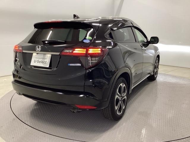 ヴェゼル ハイブリッドＺ・ホンダセンシング　クルコン　純正ナビ　フルセグ　ＥＴＣ　ドラレコ　レーダーサポート　ＤＶＤ再生機能　横滑り防止システム　バックアイカメラ　盗難防止装置　シートヒーター付　スマ－トキ－　ＥＣＯモード　パワーウィンド（8枚目）