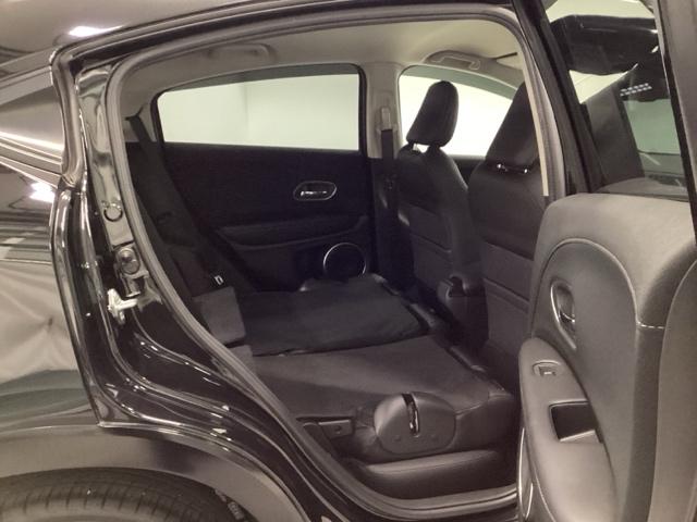 ヴェゼル ハイブリッドＺ・ホンダセンシング　クルコン　純正ナビ　フルセグ　ＥＴＣ　ドラレコ　レーダーサポート　ＤＶＤ再生機能　横滑り防止システム　バックアイカメラ　盗難防止装置　シートヒーター付　スマ－トキ－　ＥＣＯモード　パワーウィンド（24枚目）