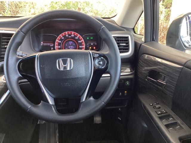 オデッセイ アブソルート　ディスプレイオーディオ　ＣＤ　スマートキー＆プッシュスタート　盗難防止　クルーズＣ　エアロ　ＬＥＤヘッドランプ　運転席エアバック　パワーステアリング　記録簿　両側スライド片側電動ドア　Ｗエアバッグ（3枚目）