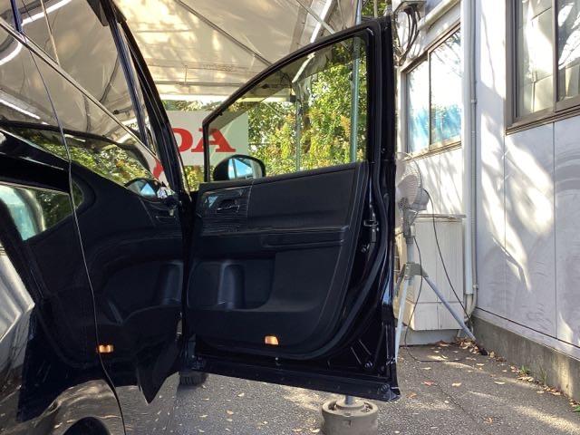 オデッセイ アブソルート　ディスプレイオーディオ　ＣＤ　スマートキー＆プッシュスタート　盗難防止　クルーズＣ　エアロ　ＬＥＤヘッドランプ　運転席エアバック　パワーステアリング　記録簿　両側スライド片側電動ドア　Ｗエアバッグ（25枚目）