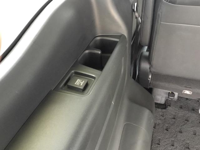 ��Ȃɂ��A�N�Z�T���[�\�P�b�g���t���Ă��܂��B