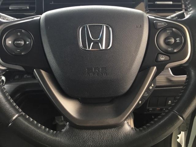 �X�e�A�����O�����̓I�[�f�B�I�����R���X�C�b�`�A�E�����N���[�Y�R���g���[���ł��B�茳�ő���ł���̂ŕ֗��ł��B