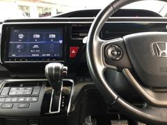 ドライブの必需品。見やすい・使いやすいＨｏｎｄａ純正のメモリーナビを搭載。 3