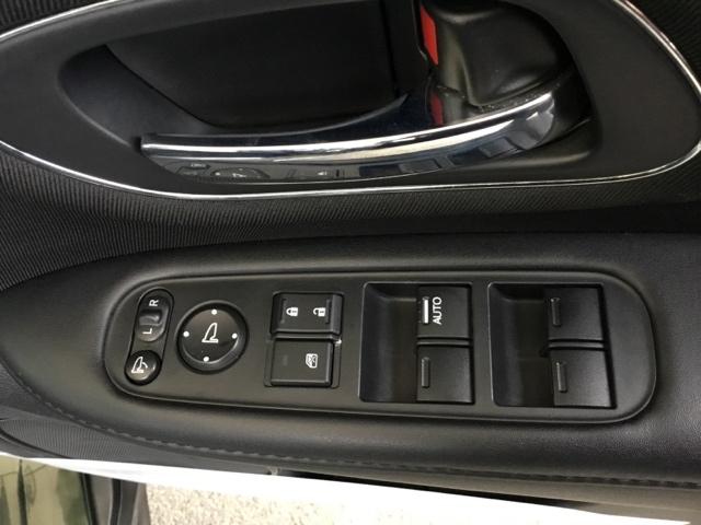 ヴェゼル ハイブリッドＸ　あんしんパッケージ　クルコン　社外ナビ　リヤカメラ　Ａクルーズ　セキュリティアラーム　ＶＳＡ　アイドリングＳＴＯＰ　ナビＴＶ　スマートキ　サイドエアバッグ　ＤＶＤ再生機能　ＬＥＤライト　Ｗエアバッグ（11枚目）