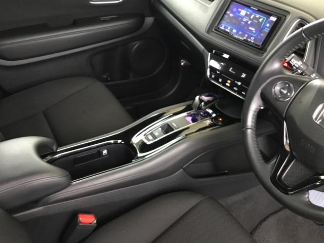 ヴェゼル ハイブリッドＸ　あんしんパッケージ　クルコン　社外ナビ　リヤカメラ　Ａクルーズ　セキュリティアラーム　ＶＳＡ　アイドリングＳＴＯＰ　ナビＴＶ　スマートキ　サイドエアバッグ　ＤＶＤ再生機能　ＬＥＤライト　Ｗエアバッグ（22枚目）