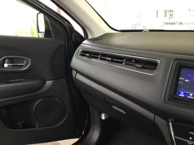 ヴェゼル ハイブリッドＸ　あんしんパッケージ　クルコン　社外ナビ　リヤカメラ　Ａクルーズ　セキュリティアラーム　ＶＳＡ　アイドリングＳＴＯＰ　ナビＴＶ　スマートキ　サイドエアバッグ　ＤＶＤ再生機能　ＬＥＤライト　Ｗエアバッグ（25枚目）