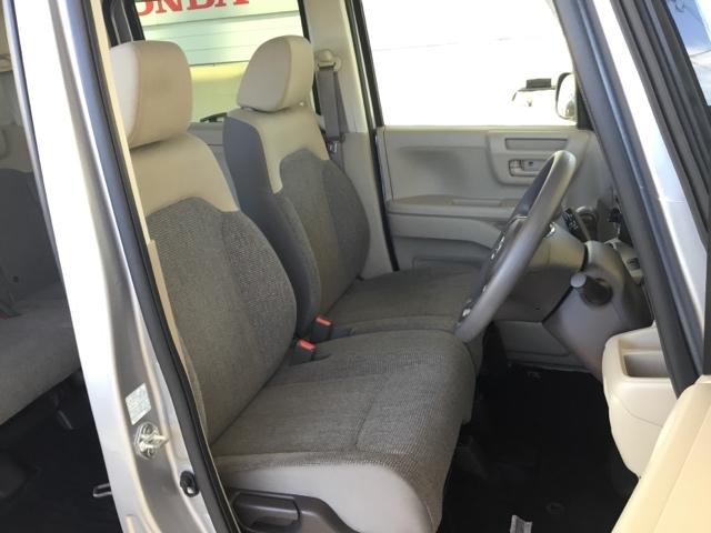 シート表皮は専用のクリーナーできれいにクリーニングしていて清潔です。